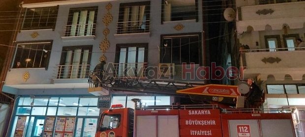 Banyoda kilitli kaldı, itfaiye kurtardı