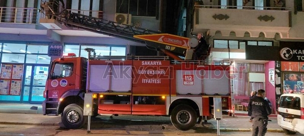 Banyoda kilitli kaldı, itfaiye kurtardı