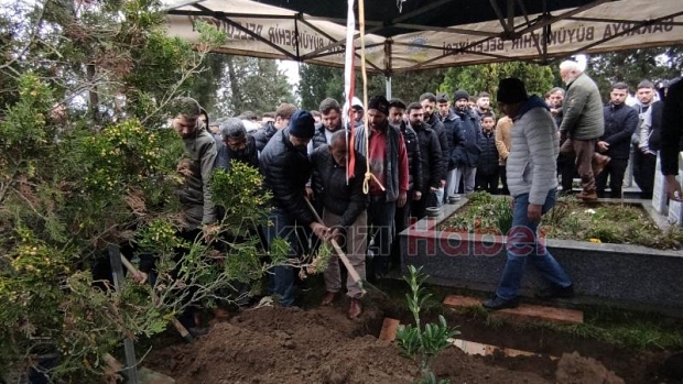  Semih Yılmaz dualarla defnedildi.