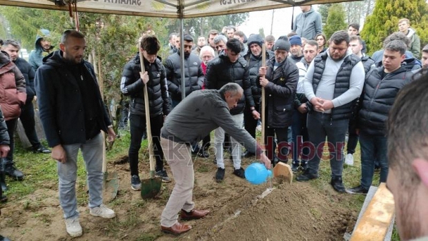  Semih Yılmaz dualarla defnedildi.