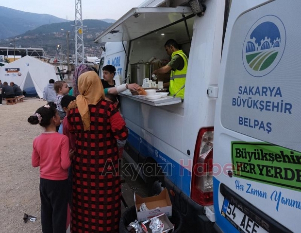 Büyükşehir aşevinden depremzedelere