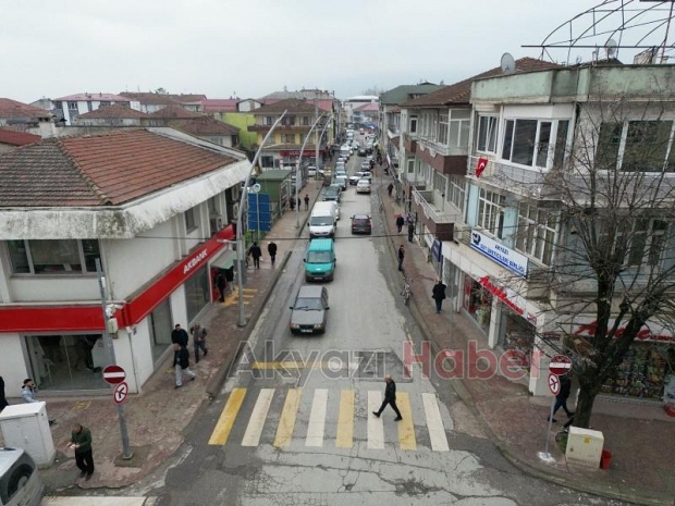 Akyazı'da o cadde artık tek yön