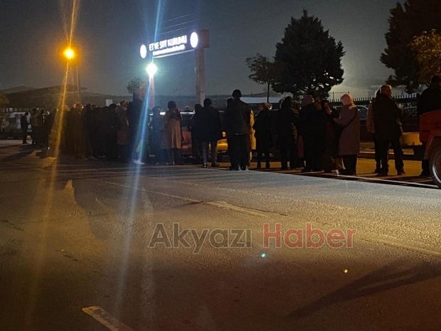 Et ve Süt Kurumu mağazasında gece yarısı ucuz et kuyruğu