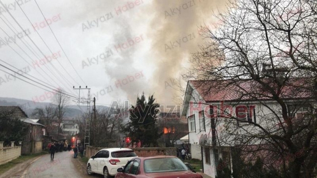 Panik anları; Alevlere teslim oldu