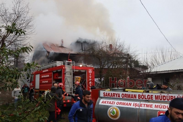 Panik anları; Alevlere teslim oldu