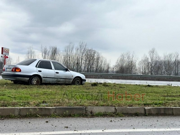 Kaza yapana yardım için duran araca otomobil çarptı