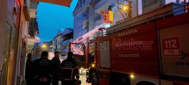 Elektrik direğinden çıkan kıvılcımlar korkuttu
