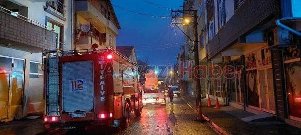 Elektrik direğinden çıkan kıvılcımlar korkuttu