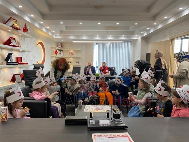 Konuralp Anaokulu'ndan depremzede çocuklar için anlamlı yardım