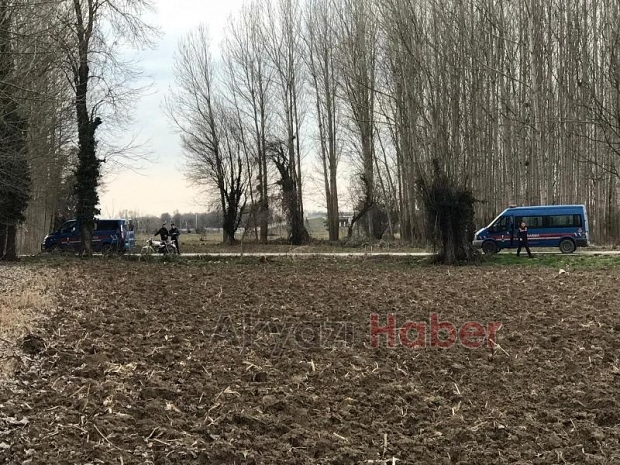 Afganlı kaçakları vatandaş tarlalardan topladı