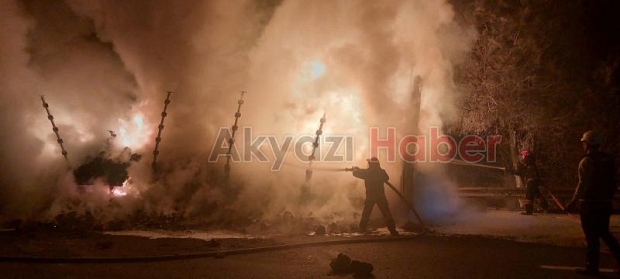 İplik yüklü dorse alevlere teslim oldu