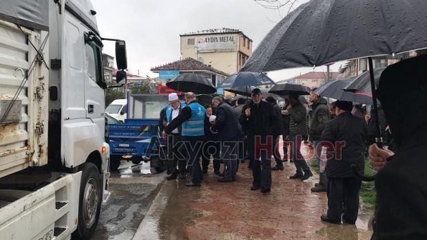 Deprem bölgesine 1 tır yardım malzemesi gönderildi