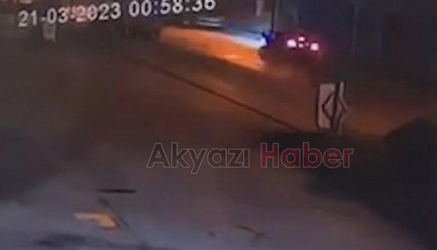 Otomobil ile motosiklet kafa kafaya böyle çarpıştı