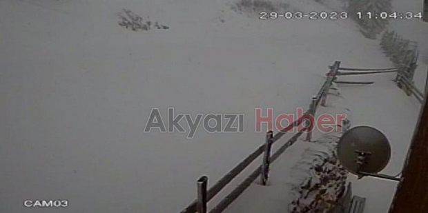 Keremali Yaylası'nda kar yağışı etkili oluyor