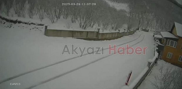 Keremali Yaylası'nda kar yağışı etkili oluyor
