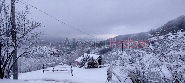 Akyazı kar yağışı ile beyaza büründü