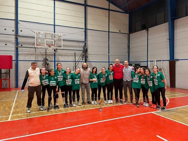 Alaağaçspor Midi Kızlar Voleybol Takımı Türkiye Şampiyonası yolunda