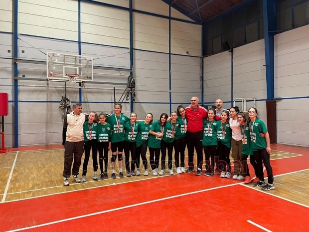 Alaağaçspor Midi Kızlar Voleybol Takımı Türkiye Şampiyonası yolunda