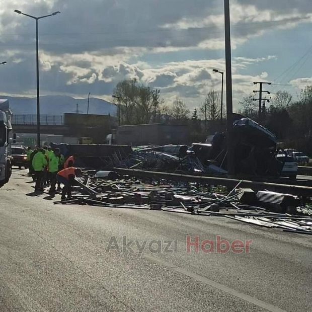 Otoyolu savaş alanına çeviren kaza