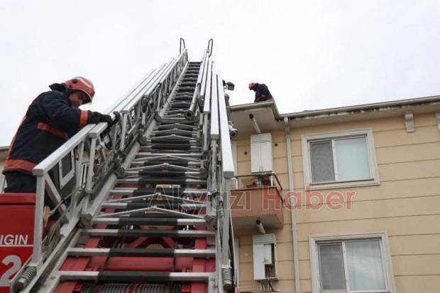 Alevlerin arasında kalan itfaiyeci öldü, arkadaşları gözyaşlarına boğuldu