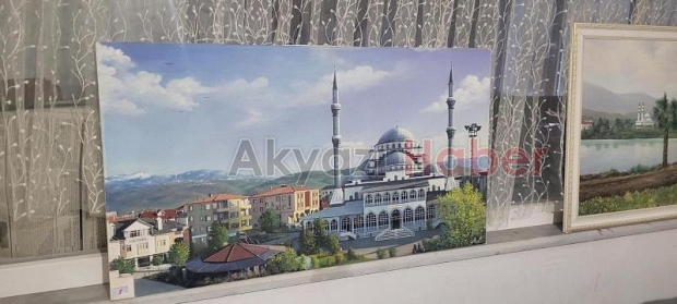 Ödüllü ressam Akyazı'da