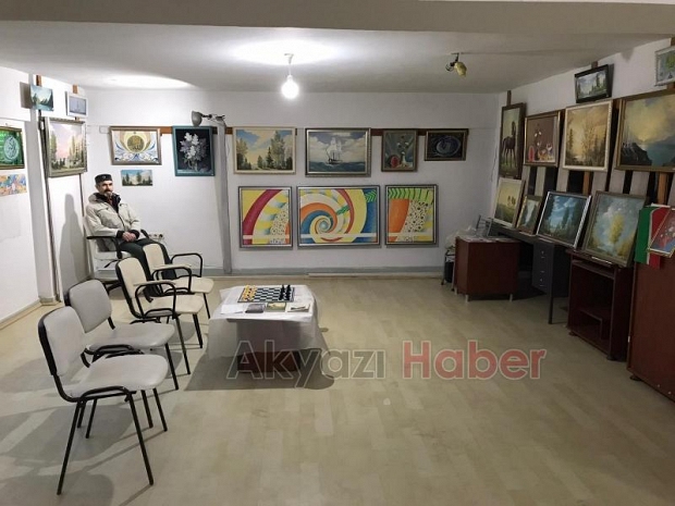 Ödüllü ressam Akyazı'da