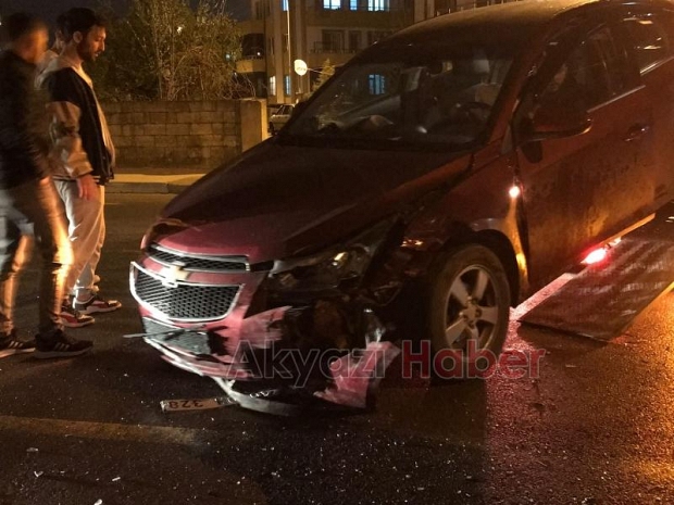Akyazı'da kaza: 2 yaralı