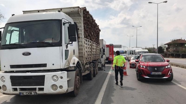 Ormanköy'de kaza; Sürücü araçta sıkıştı