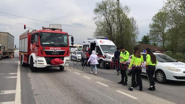 Ormanköy'de kaza; Sürücü araçta sıkıştı