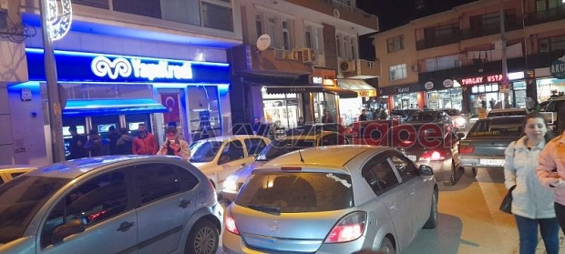 Bayram alışverişine çıkanlar trafiği kilitledi