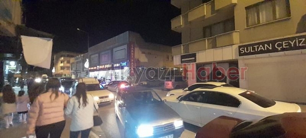 Bayram alışverişine çıkanlar trafiği kilitledi
