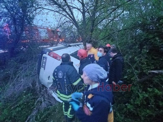 Minibüs devrildi: 13 yaralı