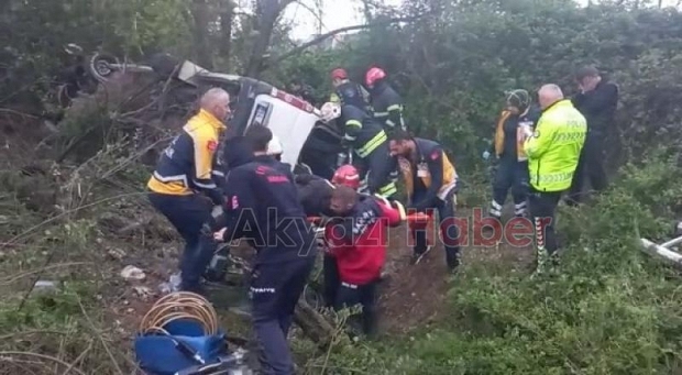 Minibüs devrildi: 13 yaralı