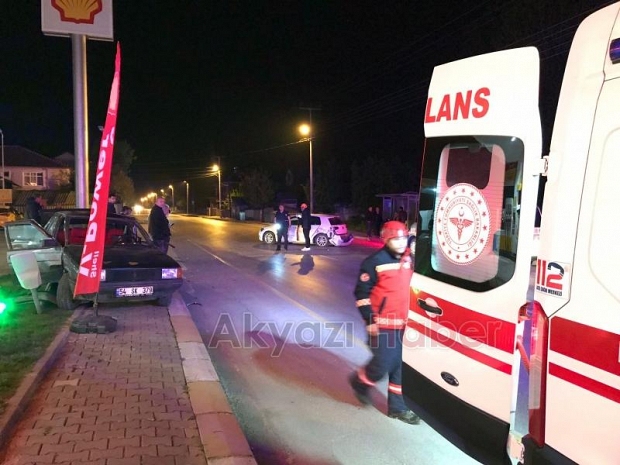 Akyazı'da kaza: 4 Yaralı