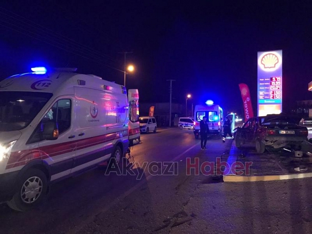 Akyazı'da kaza: 4 Yaralı
