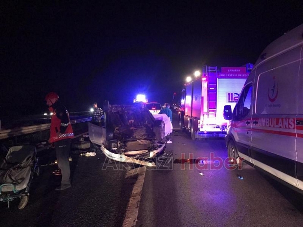 Otoyolda feci kaza: 1'i ağır 4 yaralı