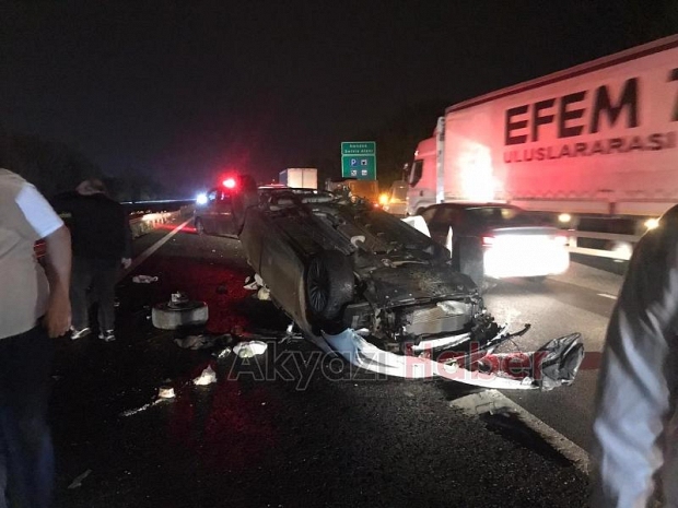 Otoyolda feci kaza: 1'i ağır 4 yaralı