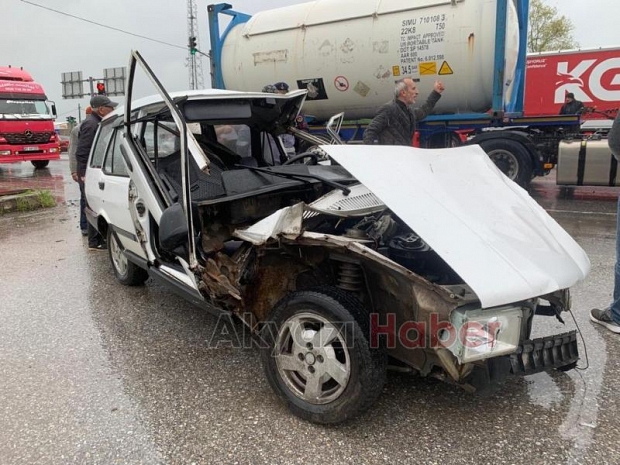 Ormanköy'de tır ile otomobil çarpıştı