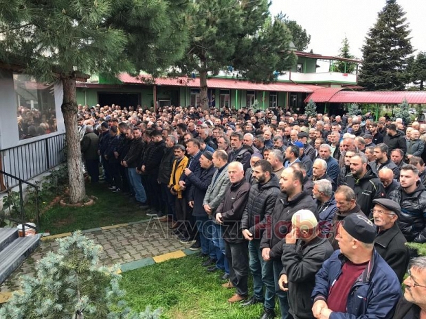 Kazada ölen 2 kişi toprağa verildi