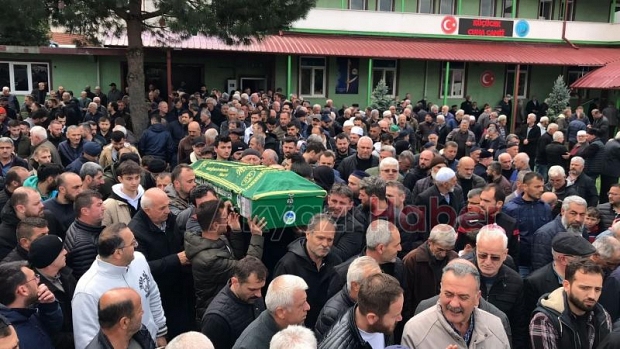 Kazada ölen 2 kişi toprağa verildi