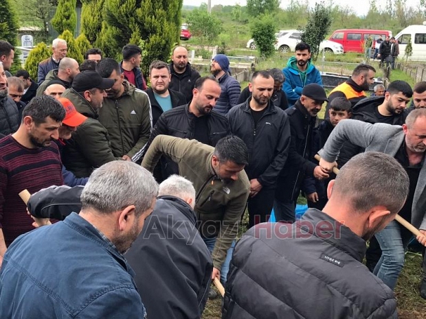 Kazada ölen 2 kişi toprağa verildi