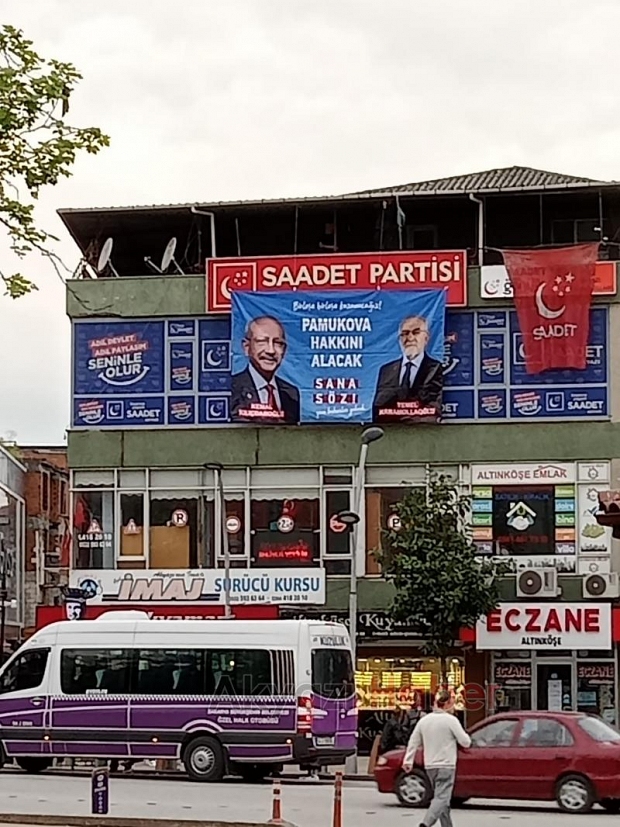 Akyazı'ya asılan pankart alay konusu oldu