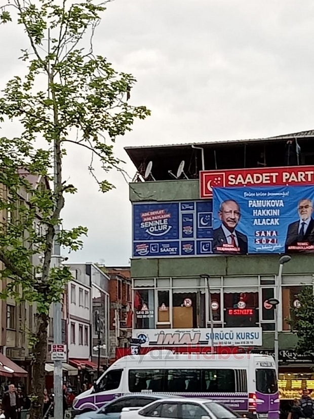 Akyazı'ya asılan pankart alay konusu oldu