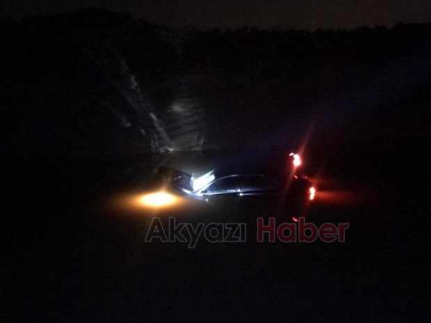 Akyazı'da otomobil dereye uçtu