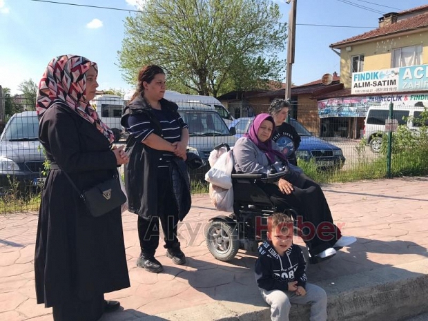 Dolmuşlar engelli kadını almadı