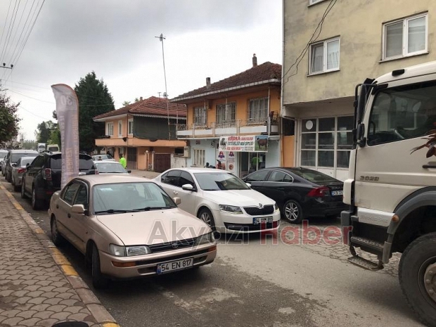 Yine hatalı parklar trafiği kilitledi 
