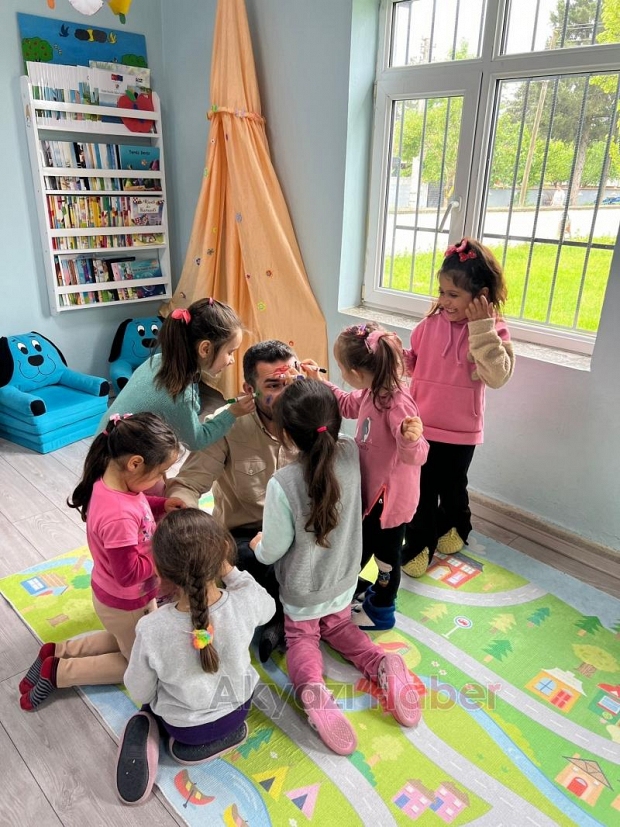 Akyazı Gençlik Derneği Çoçuklarla buluştu.