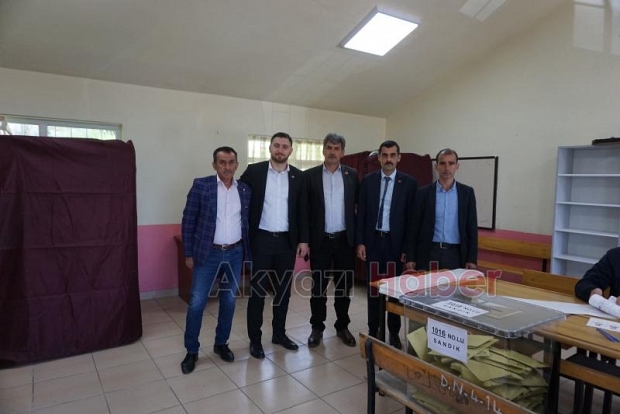 Akyazı sandık başında