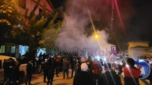 Akyazılı iş adamı Ömer Peker'den zafer kutlaması