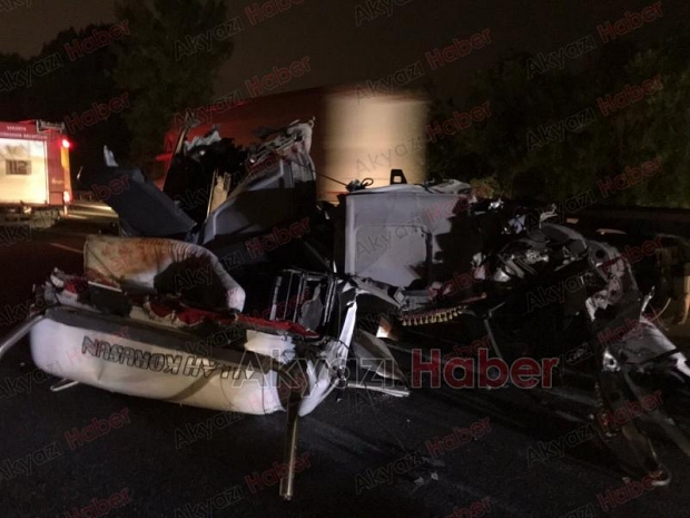 Anadolu Otoyolu'nda paramparça olan bu tırın kupasından sağ çıktı